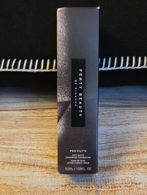 Fenty Beauty by Rihanna  Pro Filt’r Soft Matte Longwear Liquid Foundation